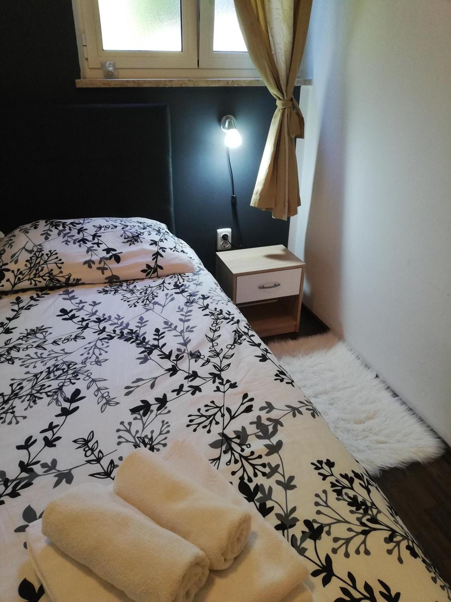 Apartments Poretti For 2,In Center Parking Free In The Yard,6 Min Beach Walk Rovinj Zewnętrze zdjęcie