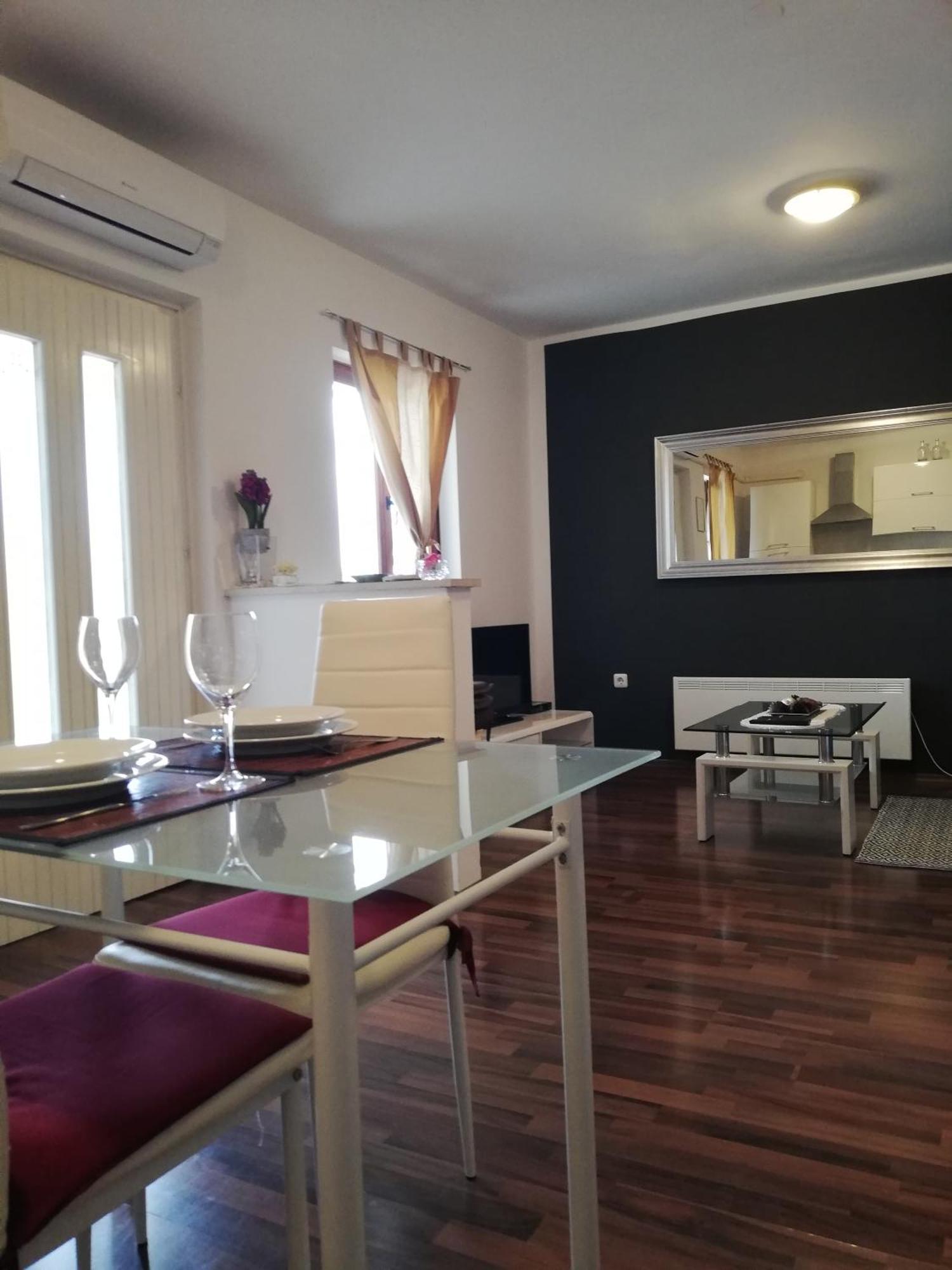 Apartments Poretti For 2,In Center Parking Free In The Yard,6 Min Beach Walk Rovinj Zewnętrze zdjęcie